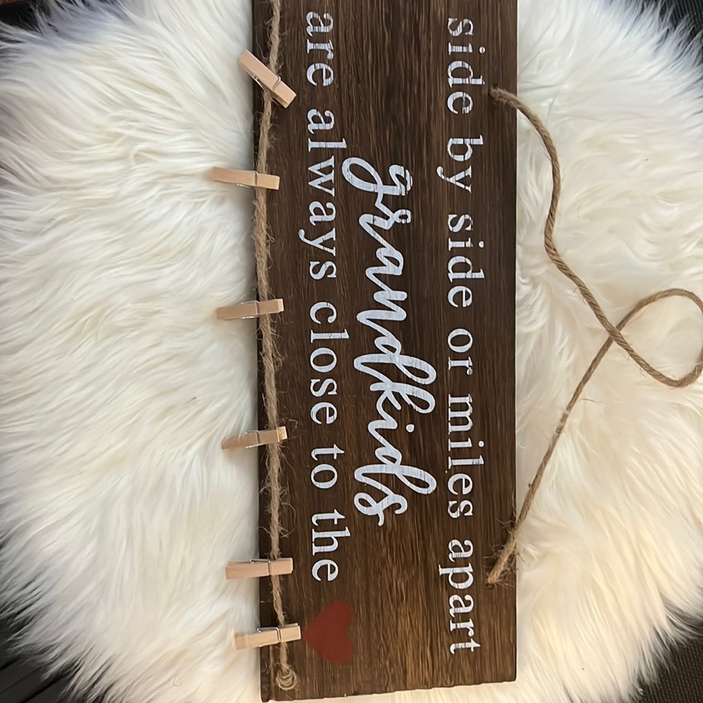 Hanging picture frame